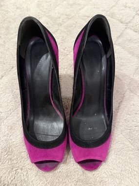 Gucci Women’s Fuchsia Suede Peep-Toe Pumps